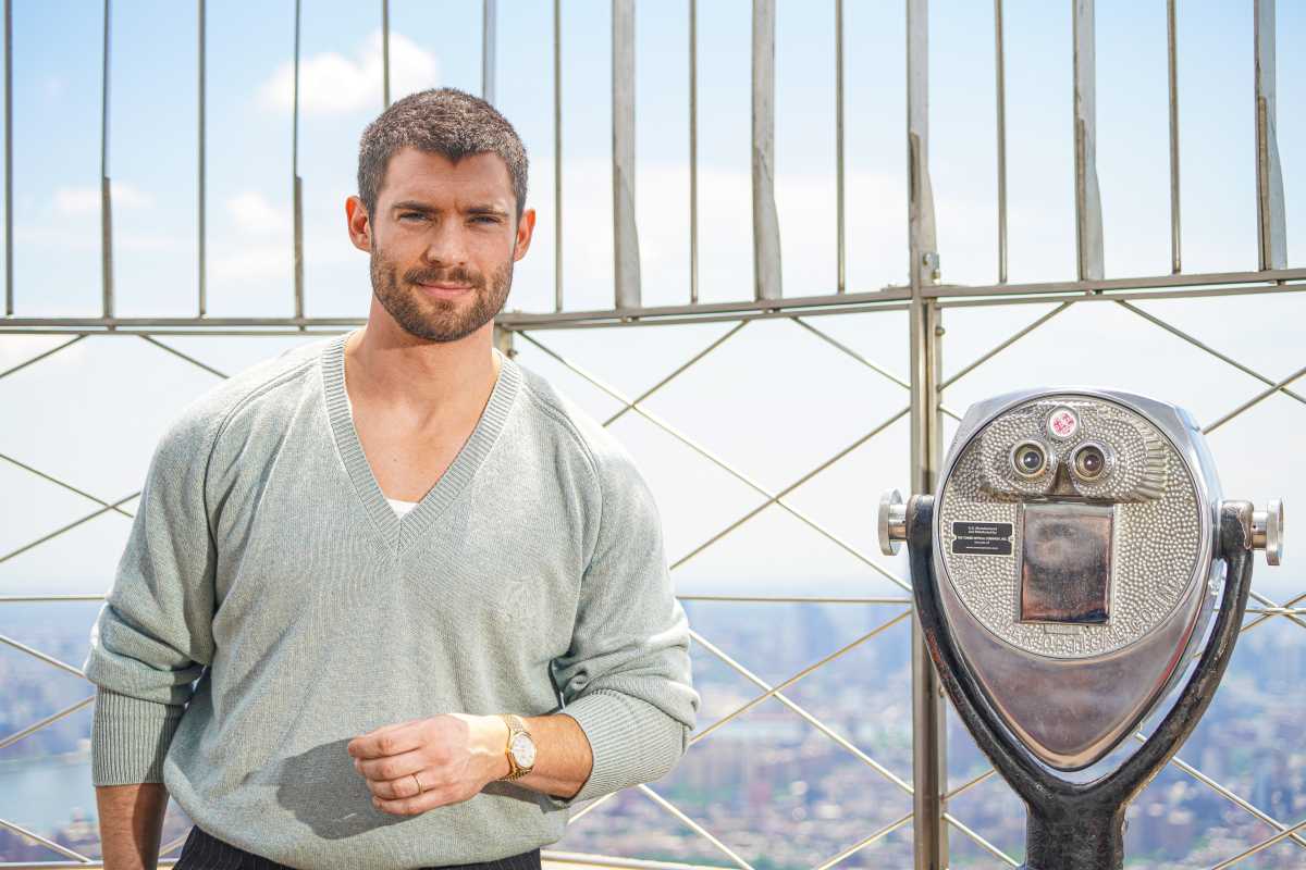 'Superman' stars visit Empire State Building, urge New Yorkers to add pets to family with free adoptions 3