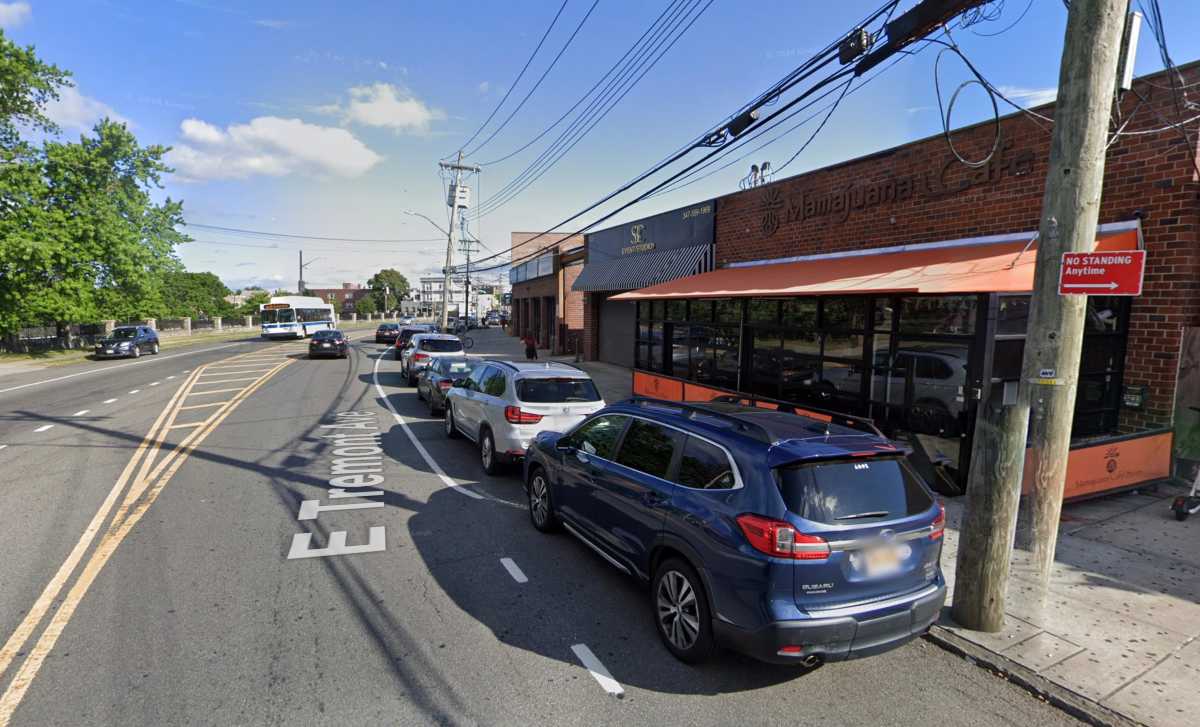 Bronx hit-and-run driver who deliberately struck people with SUV after argument still at large: cops 2 cars parked on street in front of bronx cafe where hit-and-run occurred