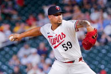Jhoan Duran Mets Yankees: Baseball player throws ball in white uniform