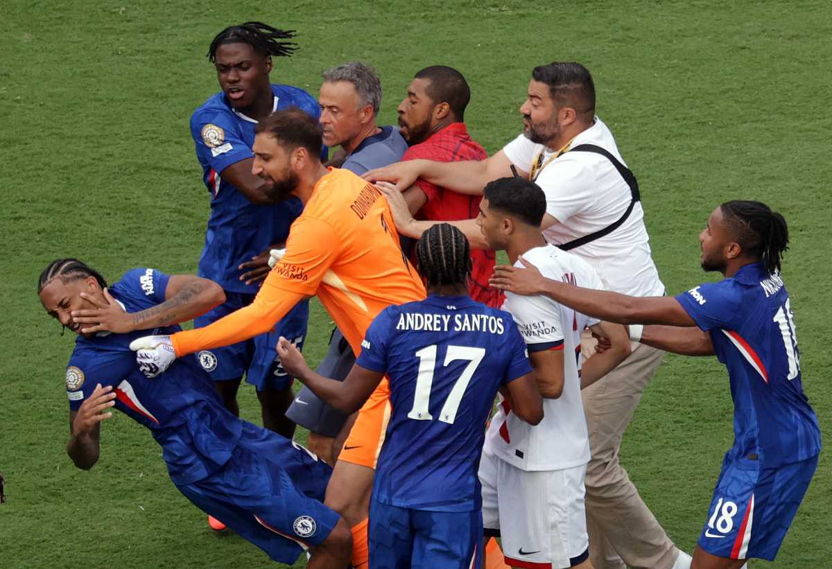 Luis Enrique shoves Joao Pedro Club World Cup Final