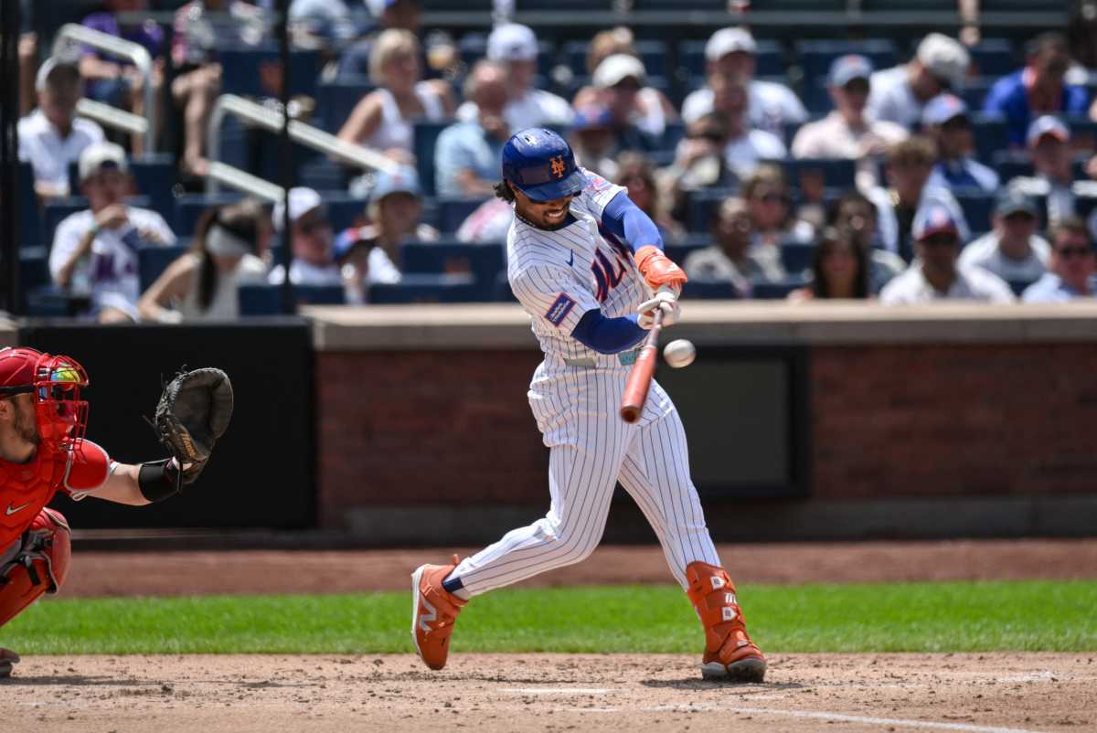 Mets player swinging bat