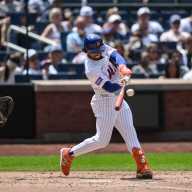 Mets' big bats break out, complete sweep of Angels ahead of West Coast trip 27 Mets player swinging bat