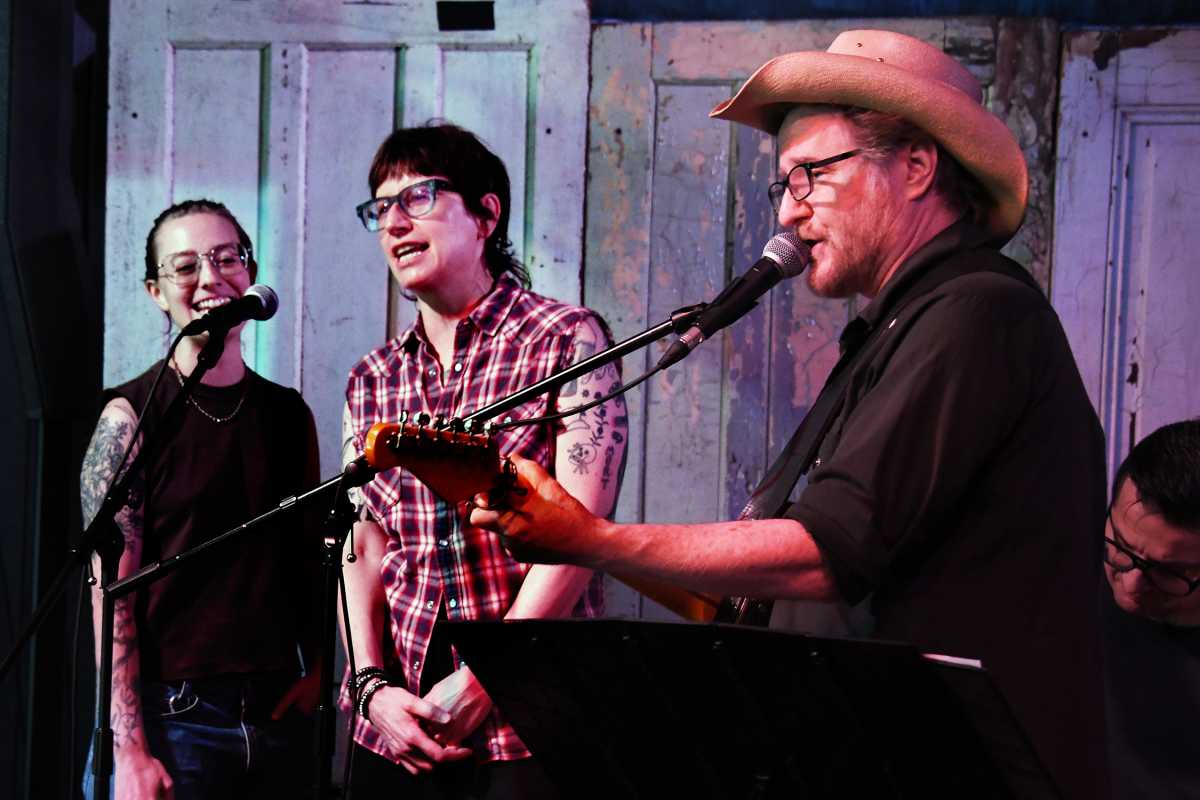 Rollo White with singers Jenn Dean (L) and Barbara Endes, both of whom sing on his new album