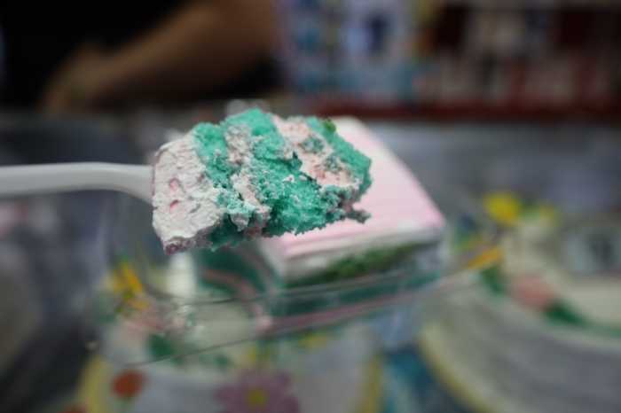 Bad Bunny brings buzz to Bronx bakery with summer anthem 5