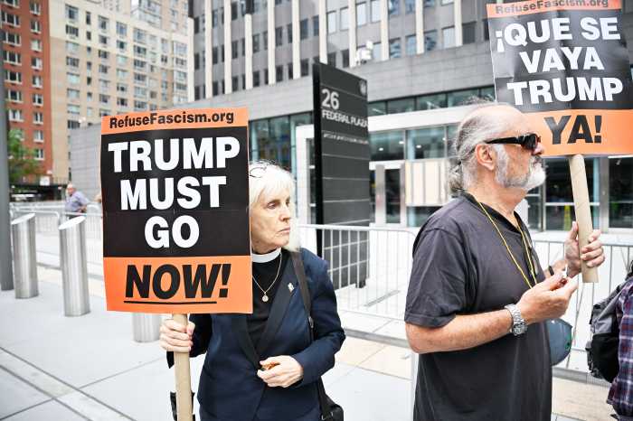ICE in Courts: Reverend joins protest after congregant detained inside Federal Plaza 3 Rev. Este Gardner joins a protest outside 26 Federal Plaza on Aug. Gardner said she came to the courthouse seeking information about a detained congregant and decided to join the demonstration in solidarity.