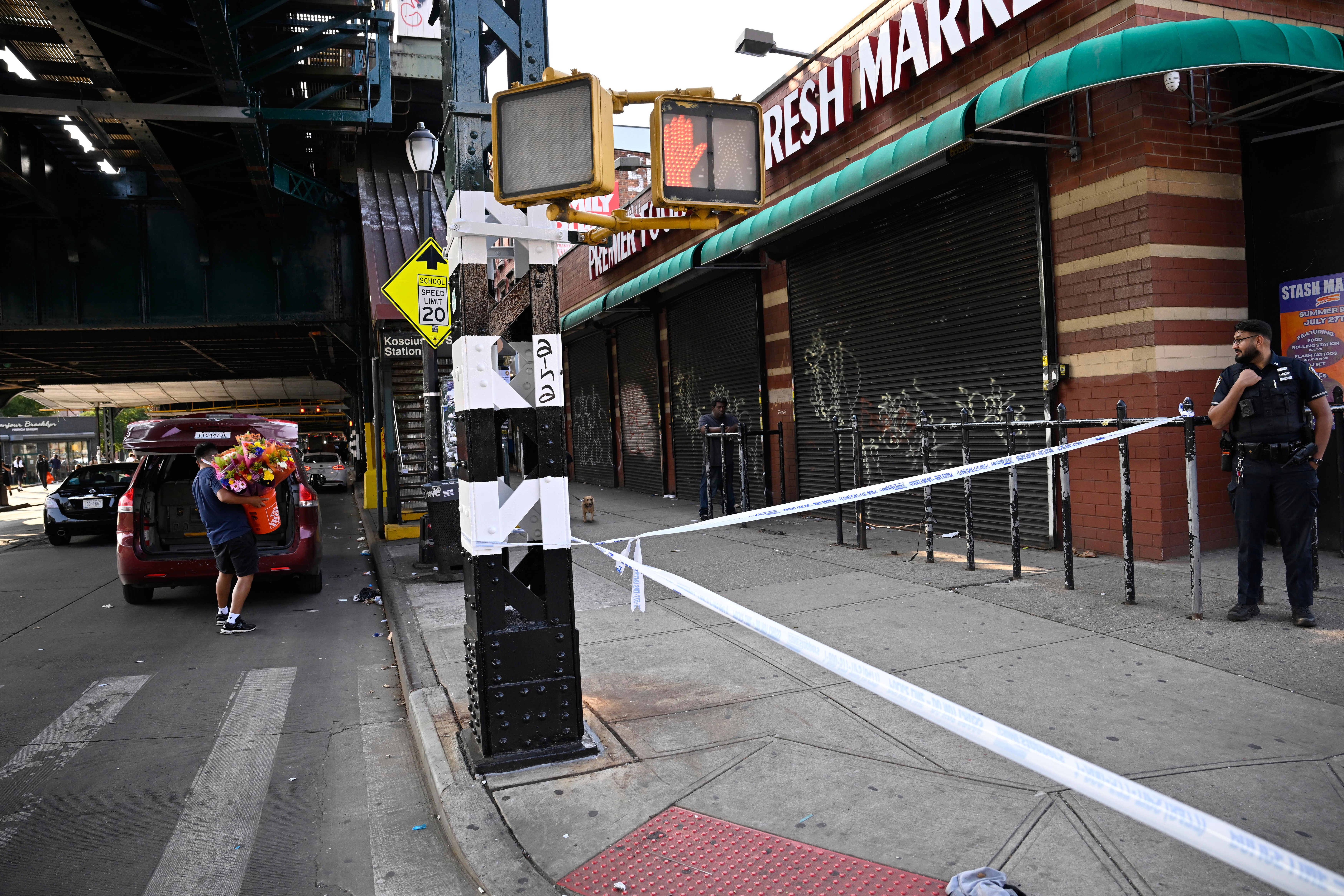 Detectives from the 83 Precinct investigate a shooting at Broadway Avenue and Kossuth Place. The victim was left in critical condition.