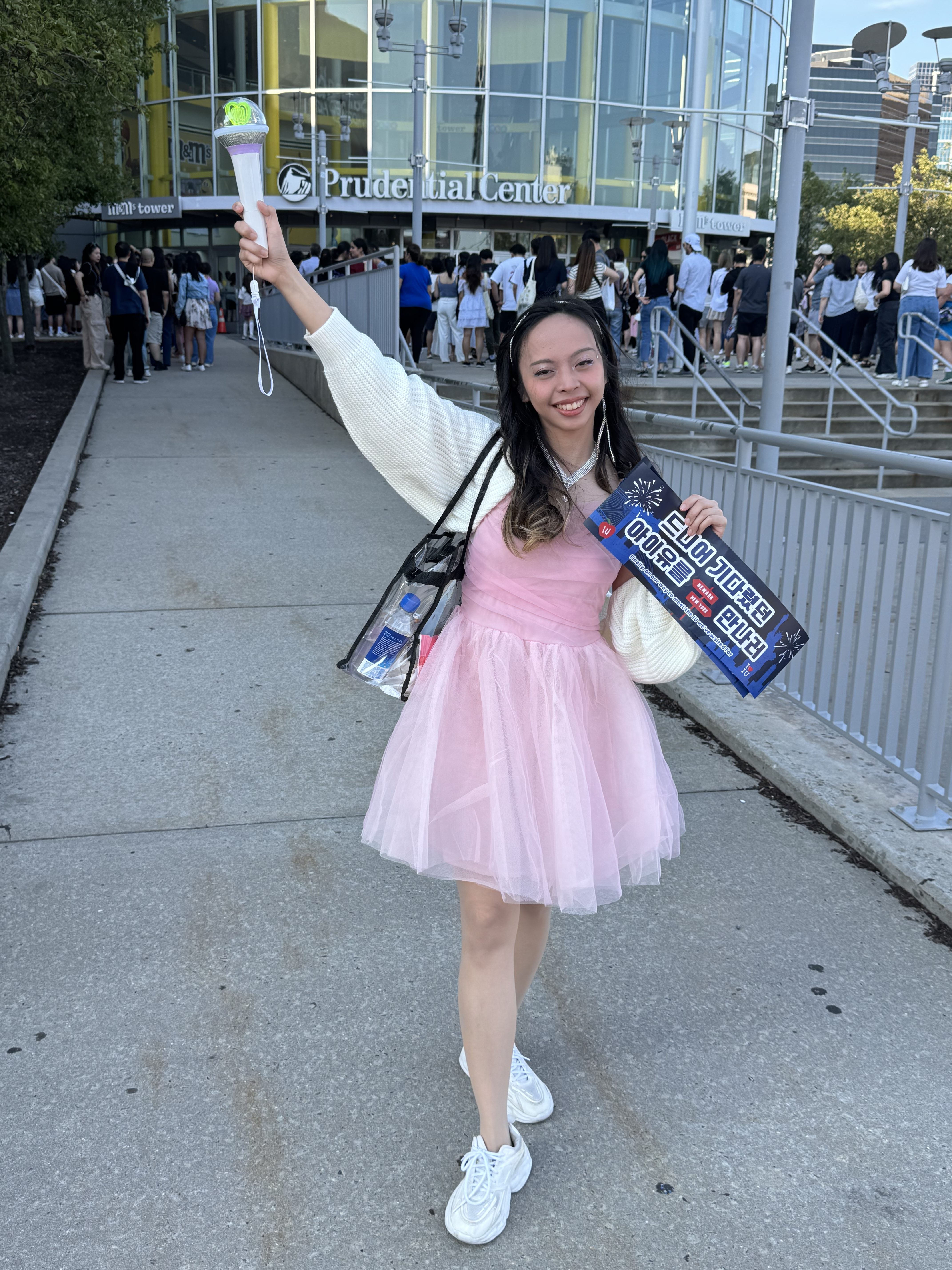 Fans cross the Hudson River to the Prudential Center for IU