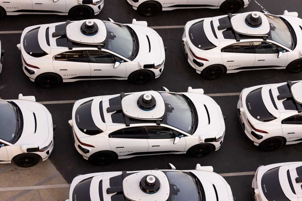 Waymo has received New York City’s first permit to test self-driving cars with safety drivers.