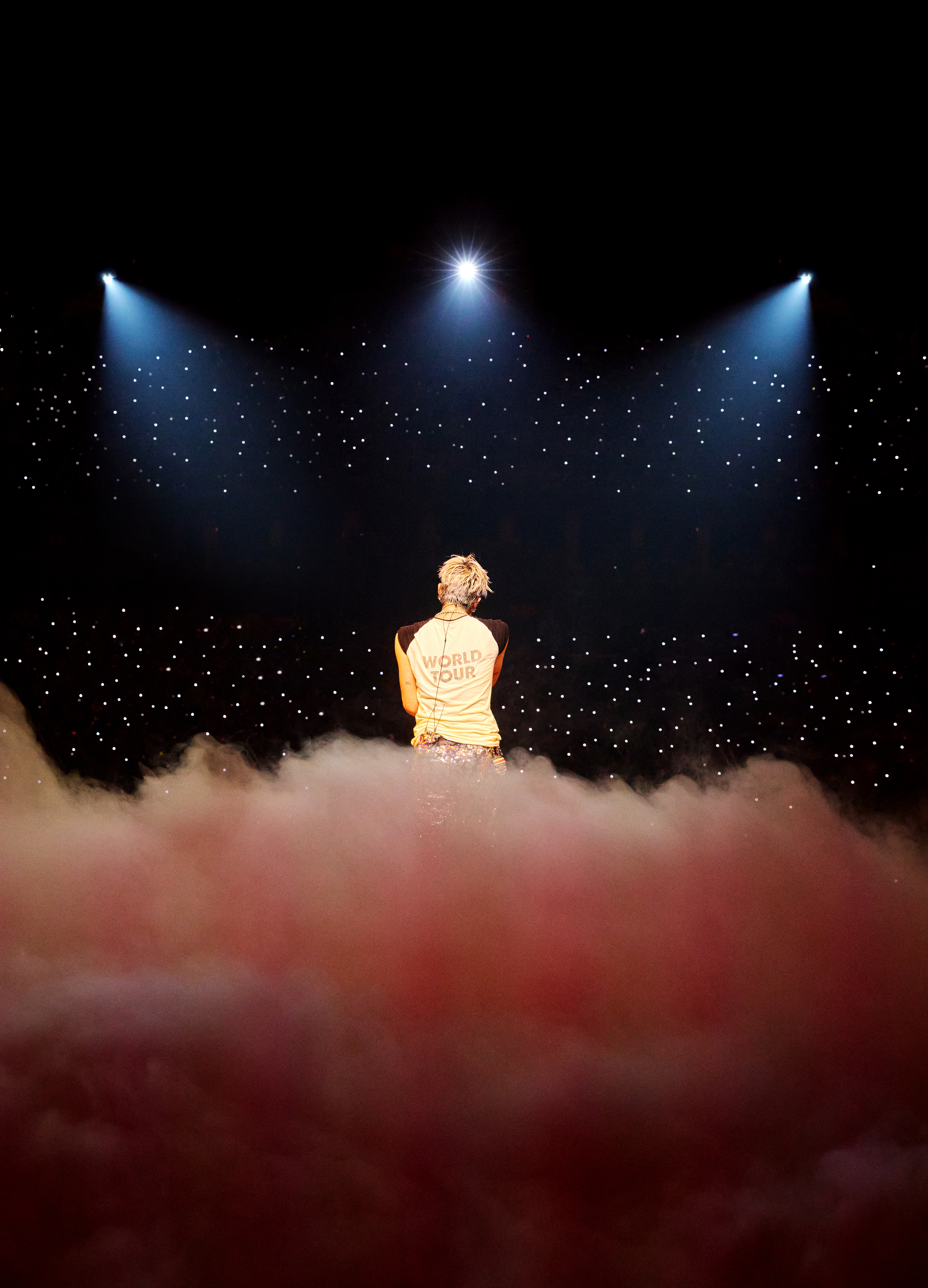 Thousands hail the Return of the ‘K-Pop King:’ G-Dragon holds two sold-out performances at Newark Prudential Center 3 Thousands held up their daisy lightsticks for G-Dragon
