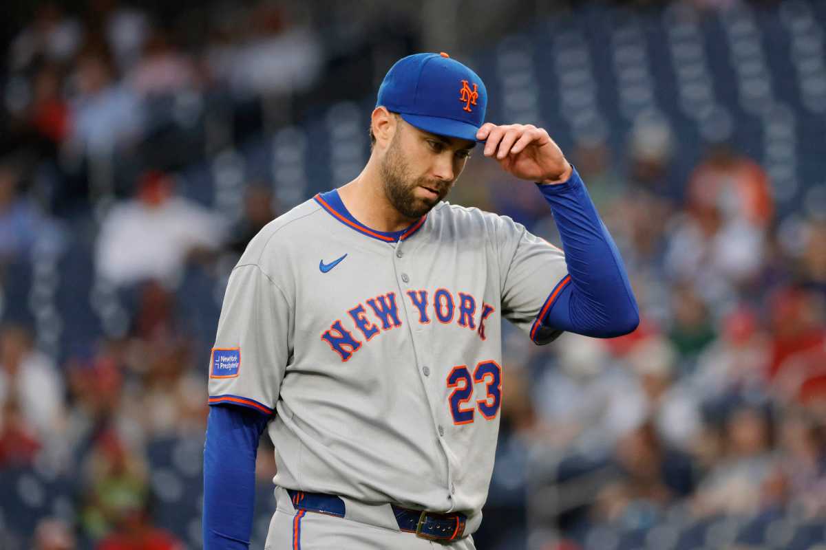 David Peterson Mets Nationals: Man in grey uniform tips his blue cap