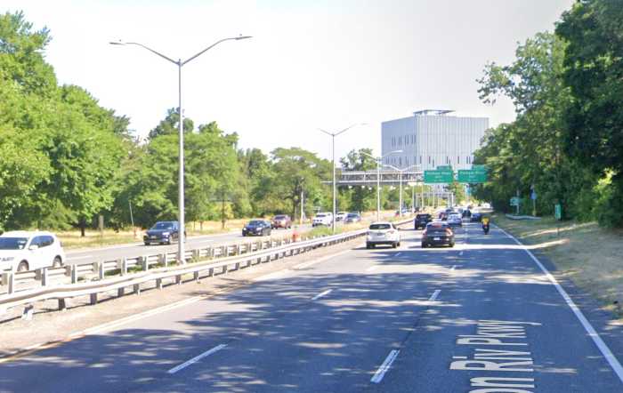 lanes of the hutchinson river parkway in the bronx