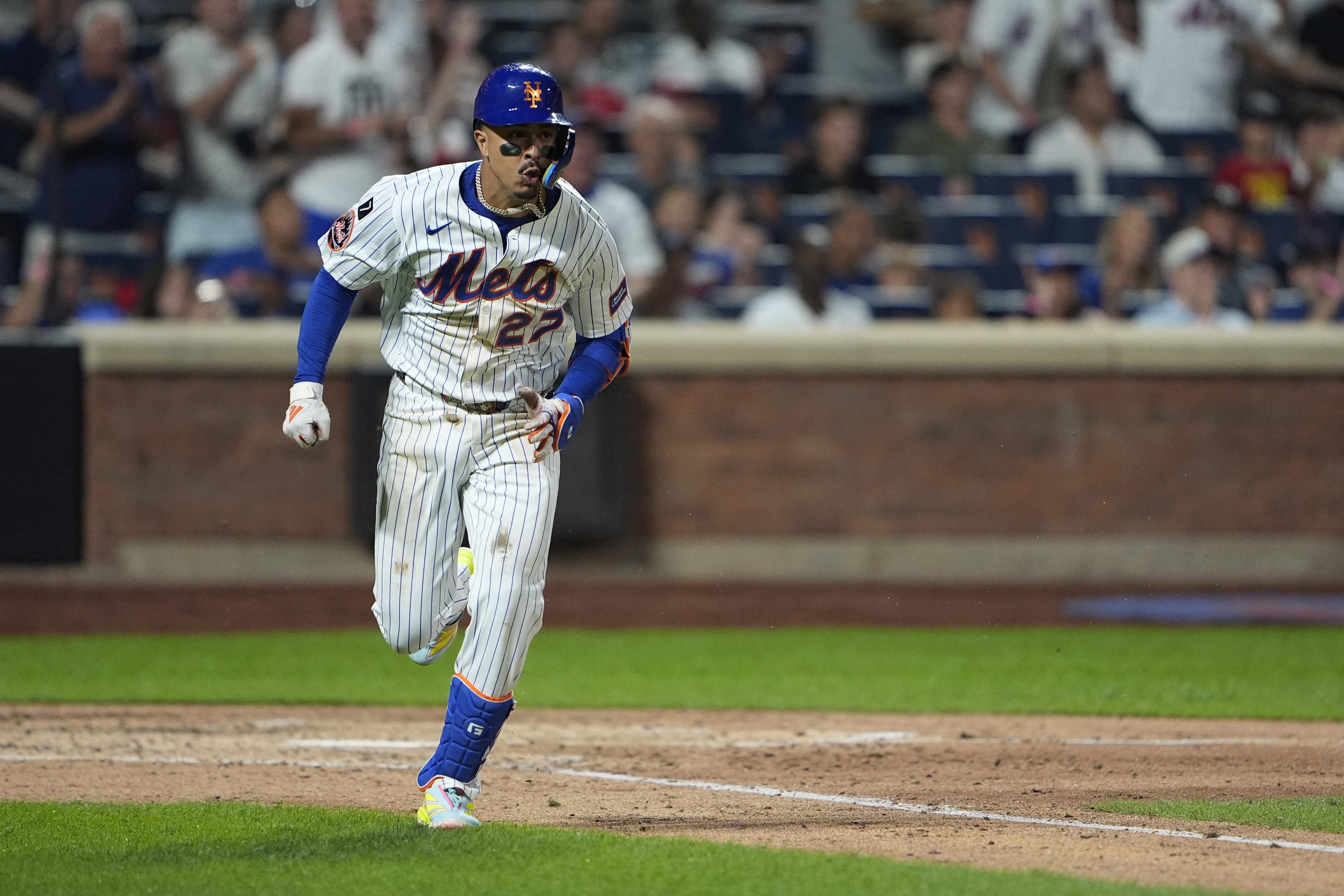 Mark Vientos double Mets Phillies: Man in wihte uniform runs to first base after hitting ball