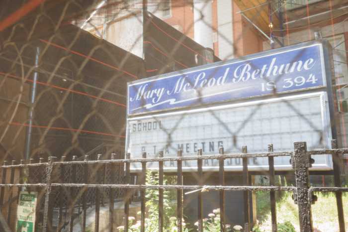 New Brooklyn school dedicated to supporting students with dyslexia, other disabilities set to open in September, Mayor Adams tells amNY 2 school sign behind fencing