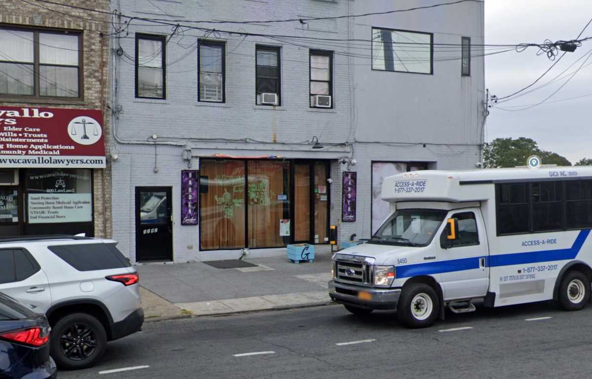 Woman shot in the butt at Bronx bar, suspect at large: cops 2