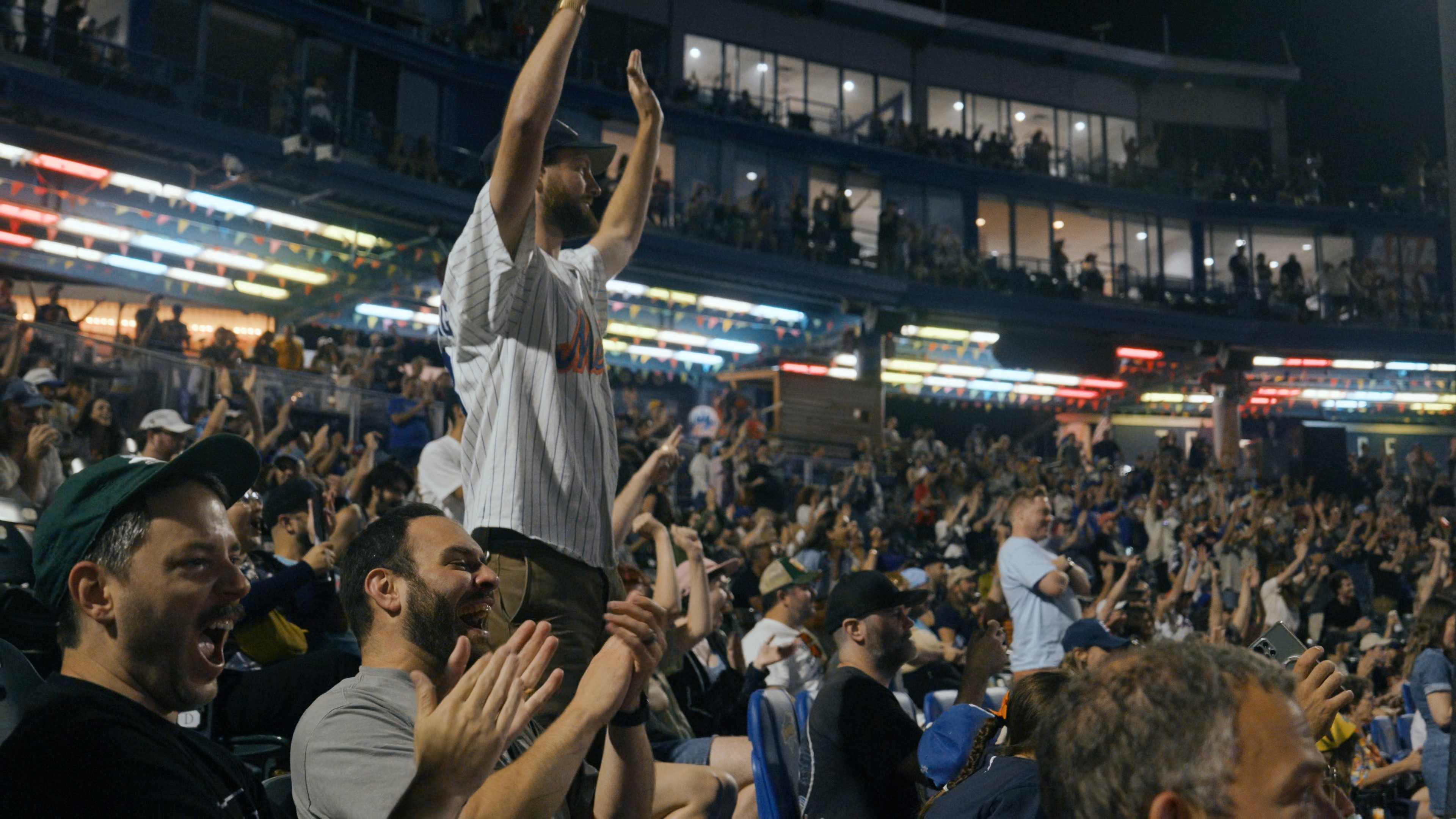 Cyclones celebrate 10th Seinfeld Night in biggest draw of 2025 season 3