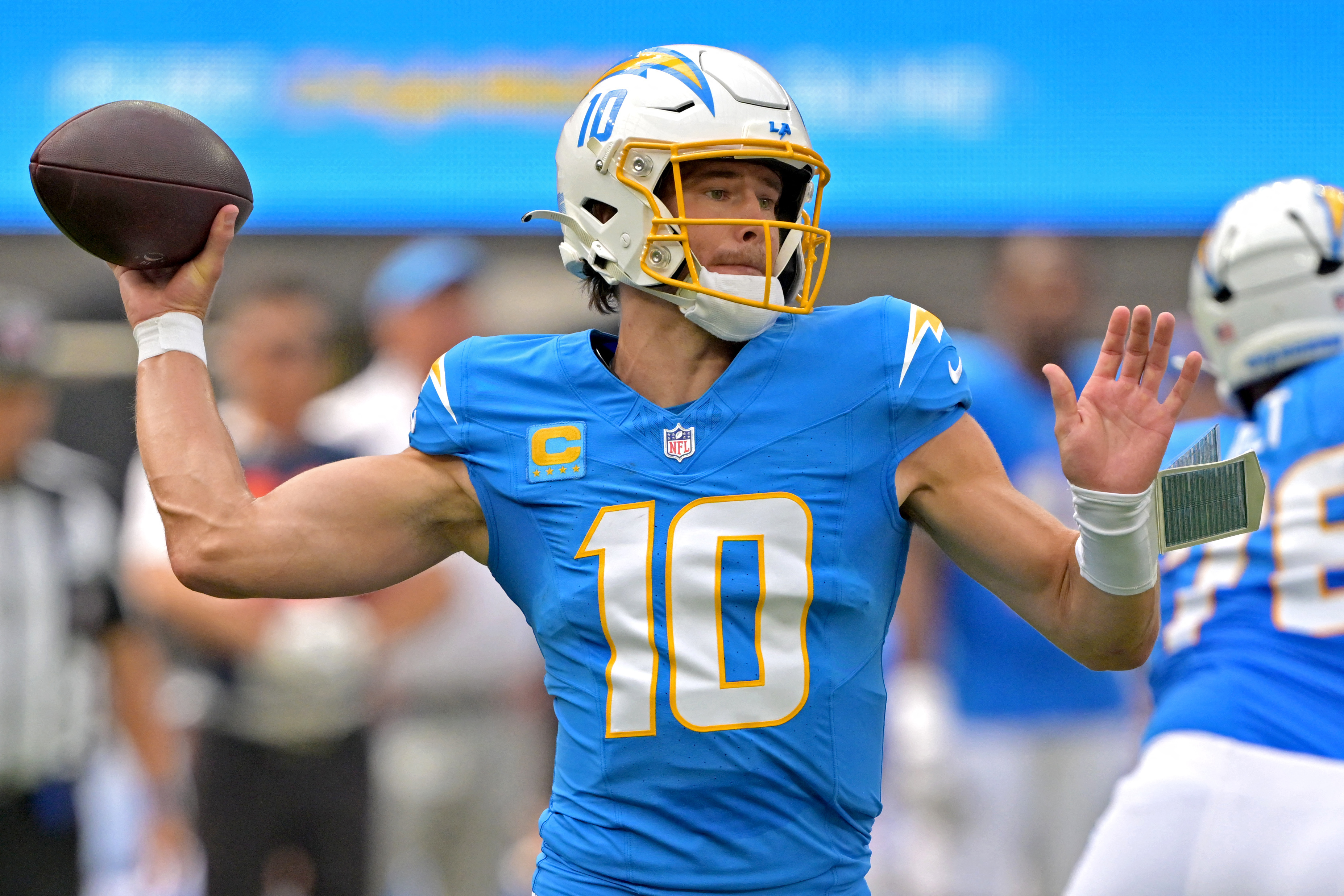 Giants vs. Chargers Week 4 preview: Jaxson Dart to start, what to watch, more 2 Justin Herbert Chargers