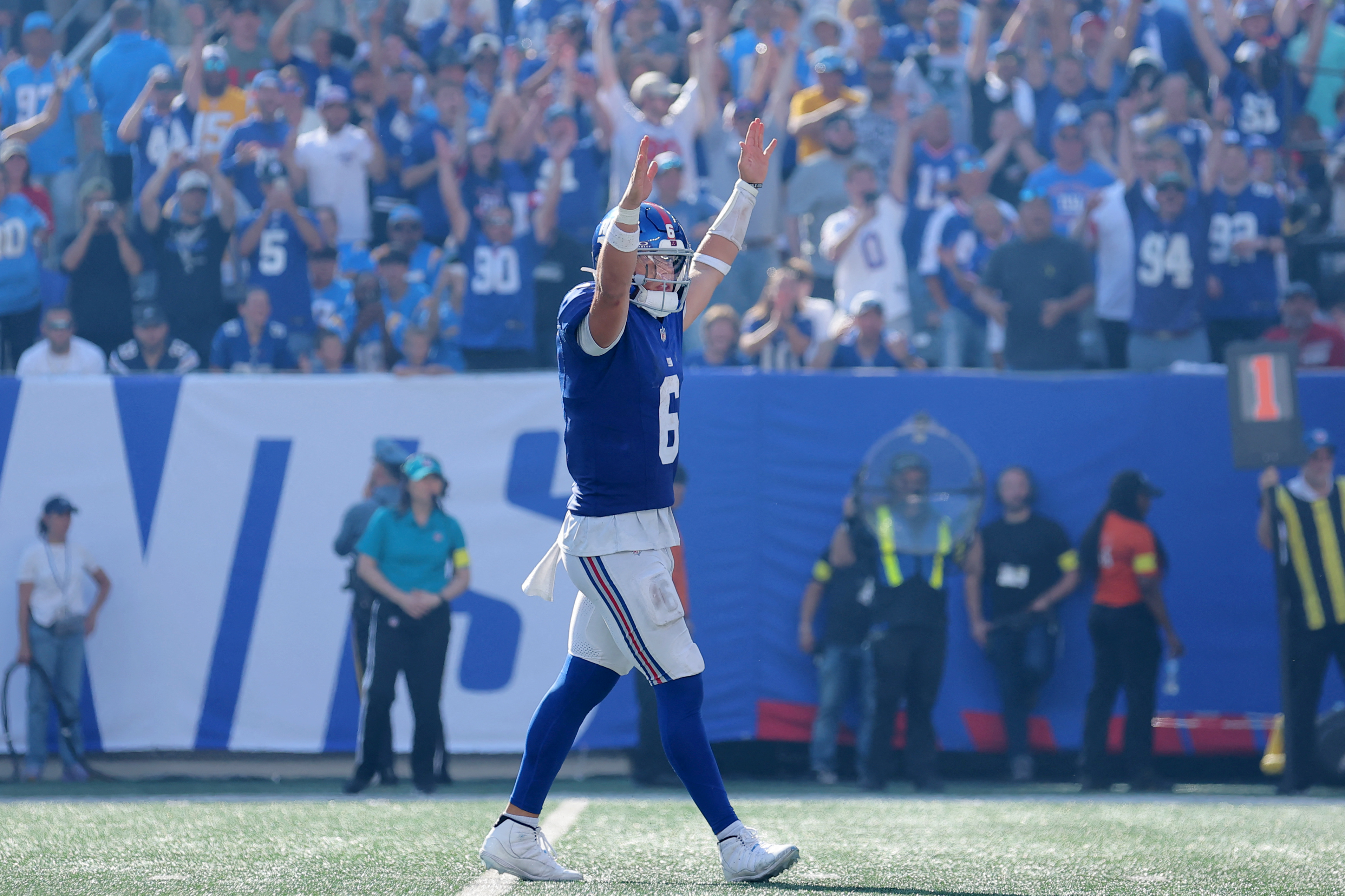 Jaxson Dart touchdown Giants Chargers Week 4 25