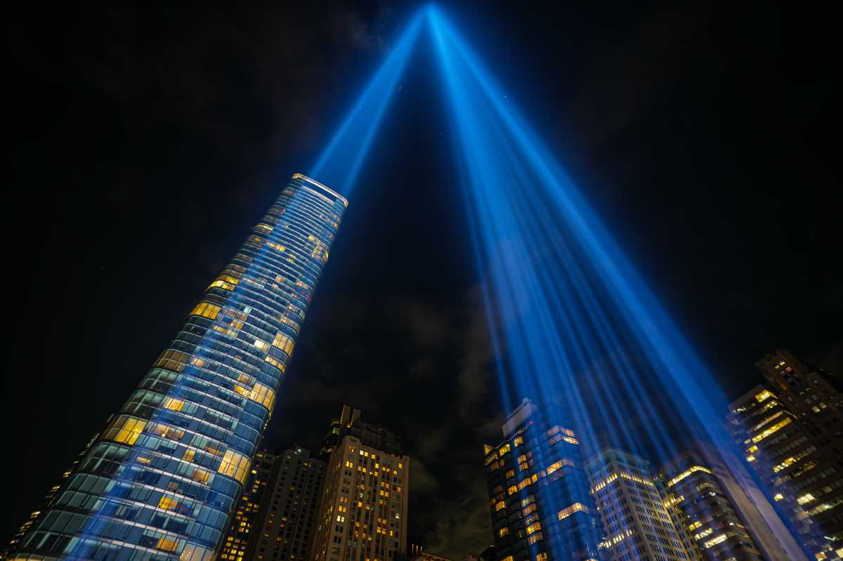 Tribute in Light shines up for 9/11