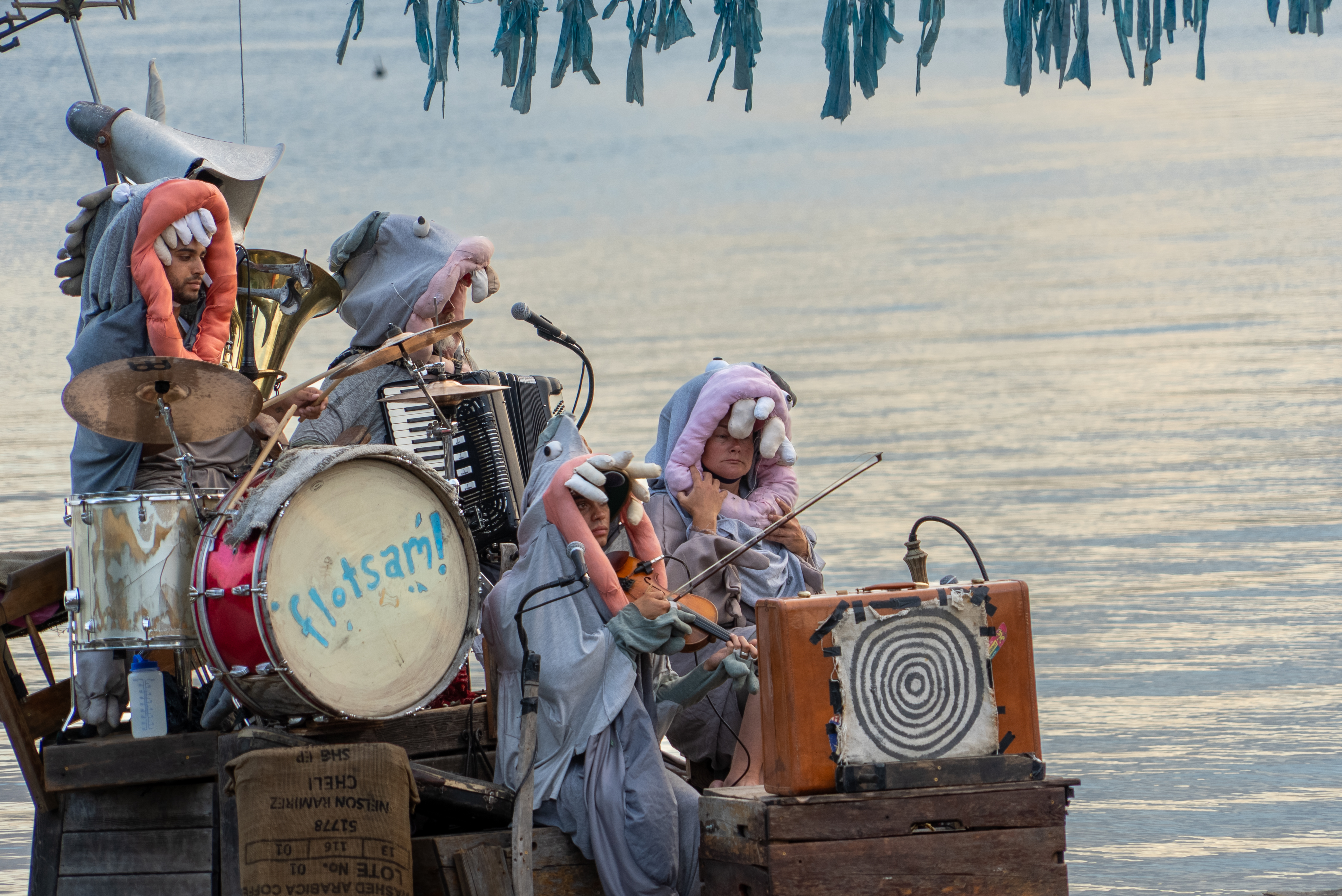 Flotsam River Circus’s free show floats into New York City 4