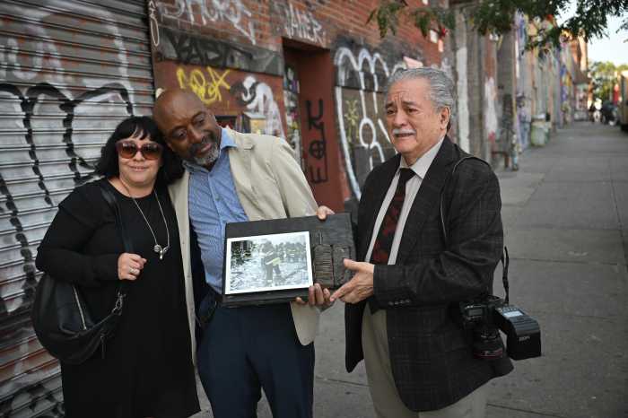 photographer embraces woman who found lost 9/11 plaque