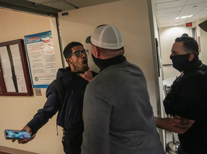ICE agents confront citizen at Lower Manhattan immigration court