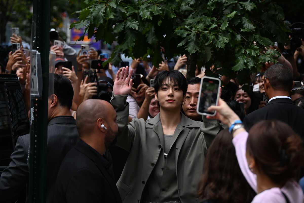 Jung Kook of BTS waved to his fans