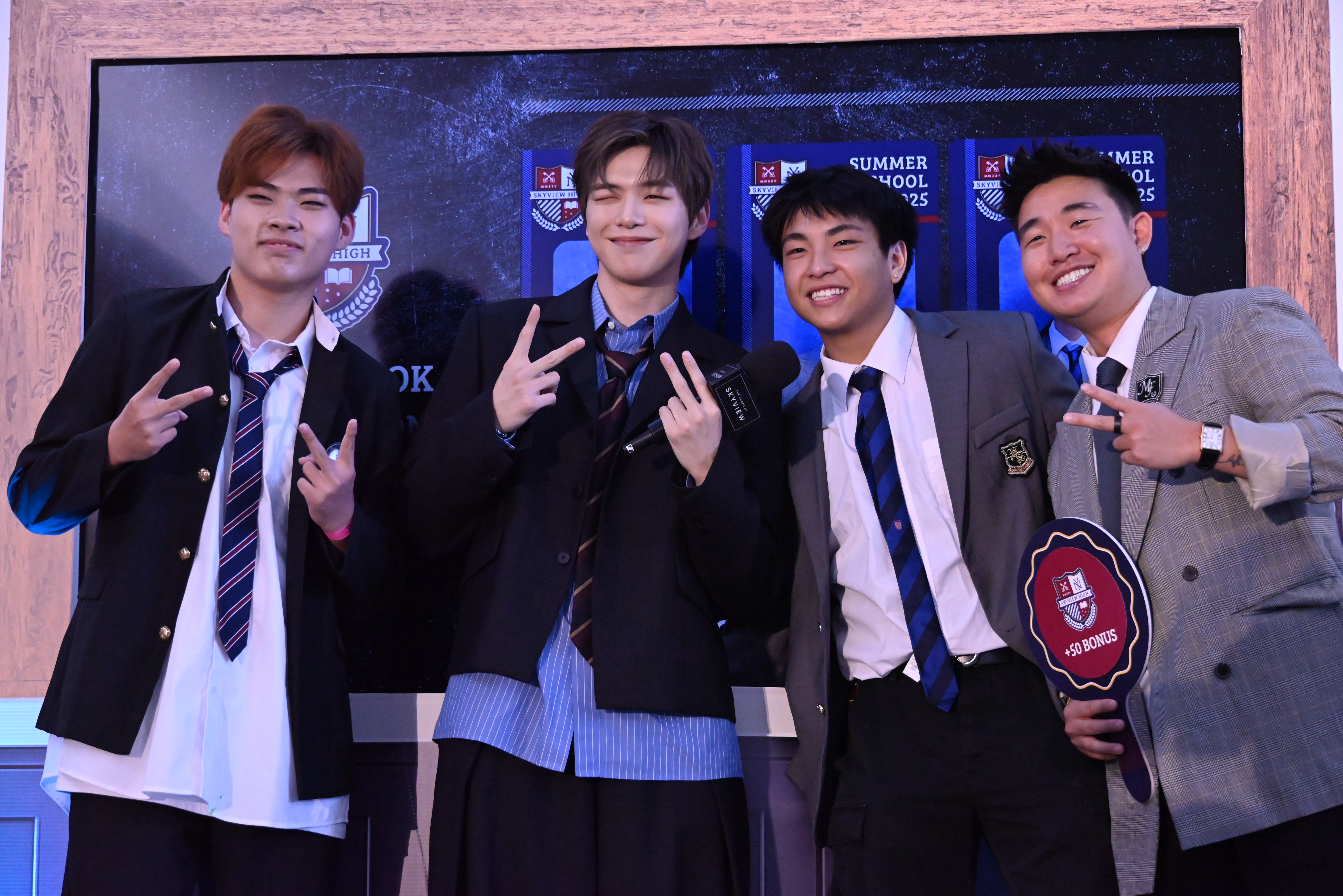 Kang Daniel posed with the winners of the best school uniform fashion segment at Skyview High