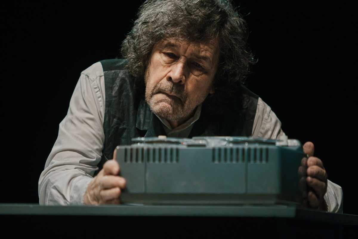 Festival of futility: Beckett’s big fall in New York theater 2 man in beckett's Krapp's Last Tape acting