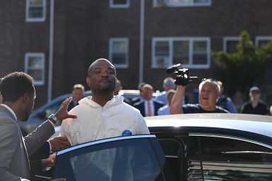 Suspect in Queens murder yells at reporters