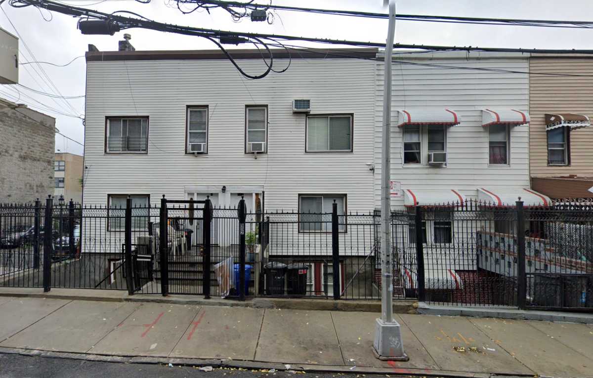 Location where Bronx man was shot dead, homes on empty block