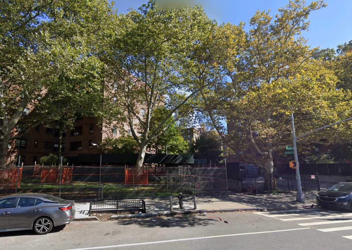 Man shot at Brooklyn public housing complex; cops look for gunman 2 Scene of Brooklyn shooting