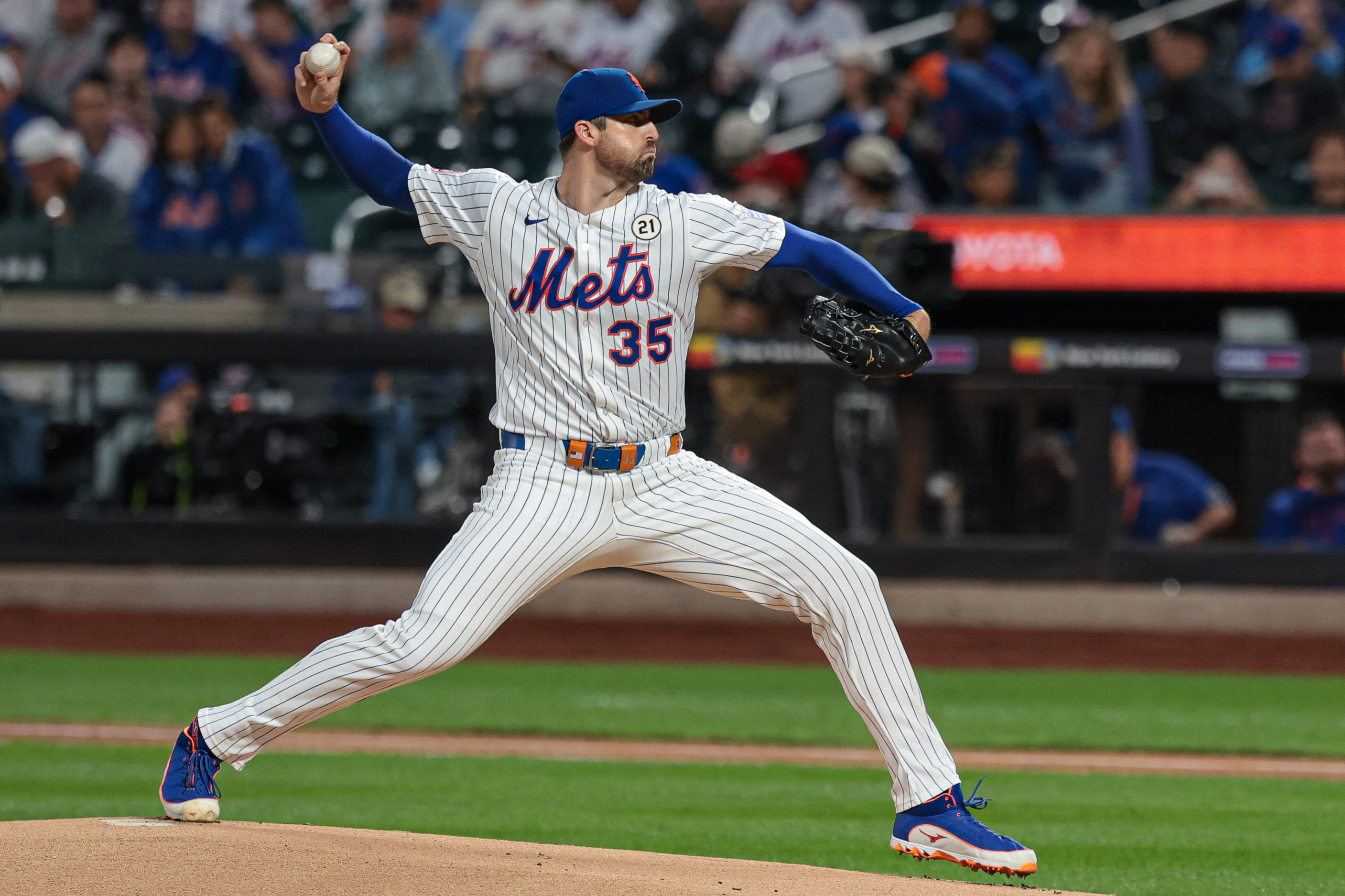 Mets to piggyback Clay Holmes, Sean Manaea again, unsure of order 4 Clay Holmes Mets Padres: Man in white baseball uniform delivers toward home plate