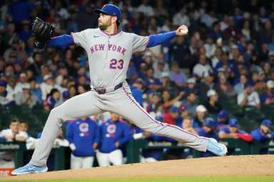 David Peterson Mets Cubs:: Man in grey uniform delivers pitch.