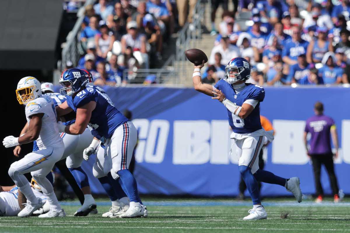 On target! Jaxson Dart era begins with victory as Giants beat Chargers for first win of season 2 Giants Jaxson Dart throwing the ball