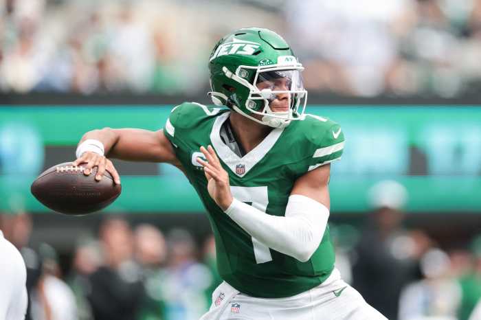 Jets Justin Fields: Man in green uniform and helmet throws football