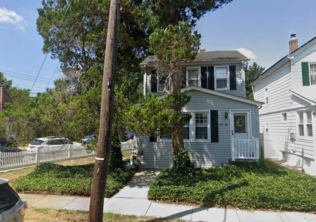 house in Queens where arsonist set fire and killed two seniors in murder mystery