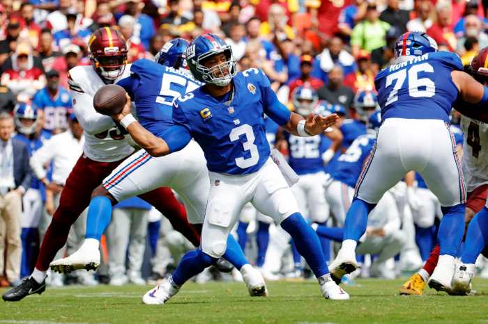 Russell Wilson sidearm Giants Commanders W1