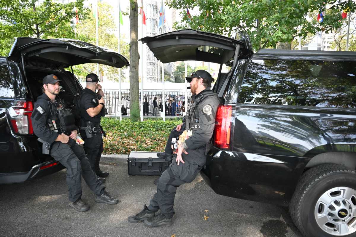 Secret Service says it foiled possible cyberattacks in dismantling illegal telecom network in NYC area 2 Secret Service agents at the UN General Assembly