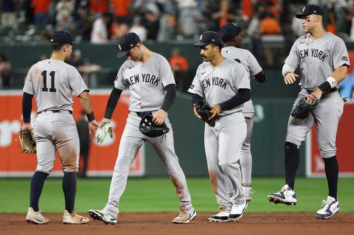Yankees high-five line win Orioles Camden Yards