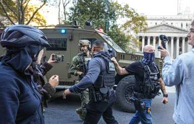 Editorial | An outrageous raid that proves ICE must stop its aggressive behavior 1 ICE agents arrest man during raid