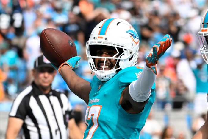 Jaylen Waddle Giants trade rumors Dolphins