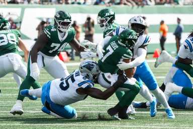 Jets quarterback Justin Fields sacked again