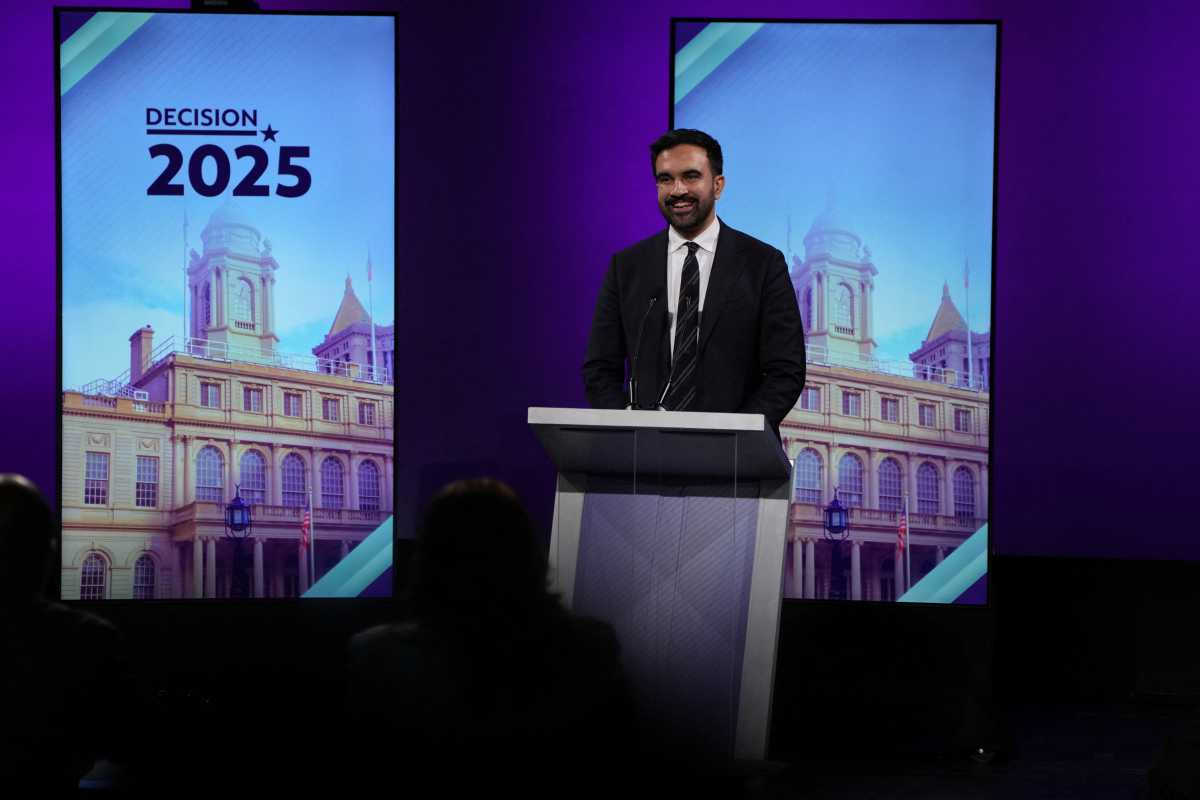 NYC Mayor's Race: Fiery final debate sees Mamdani duck ballot questions while trading blows with Cuomo and Sliwa 2 mamdani speaks at debate