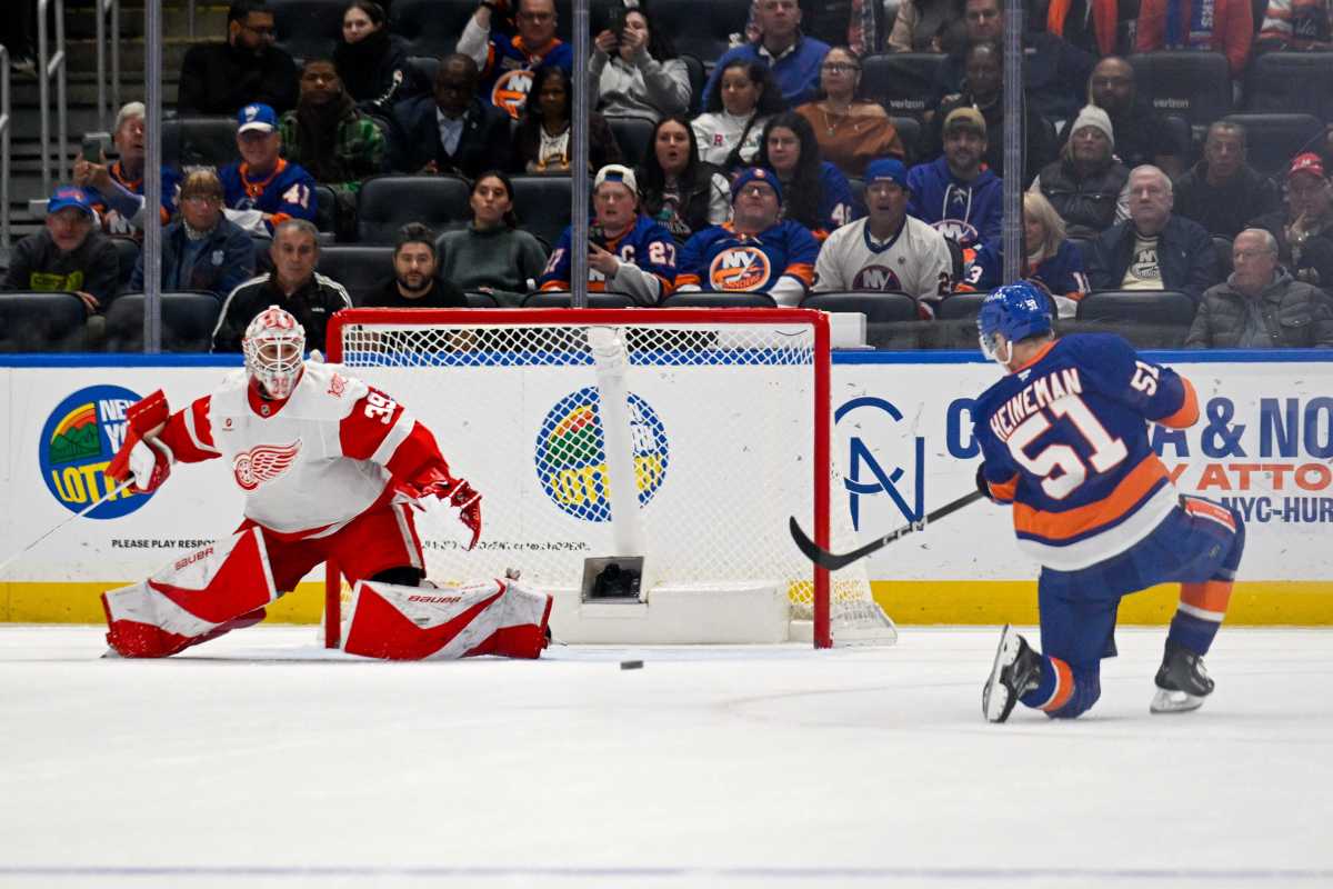 Emil Heineman Islanders Red Wings goal