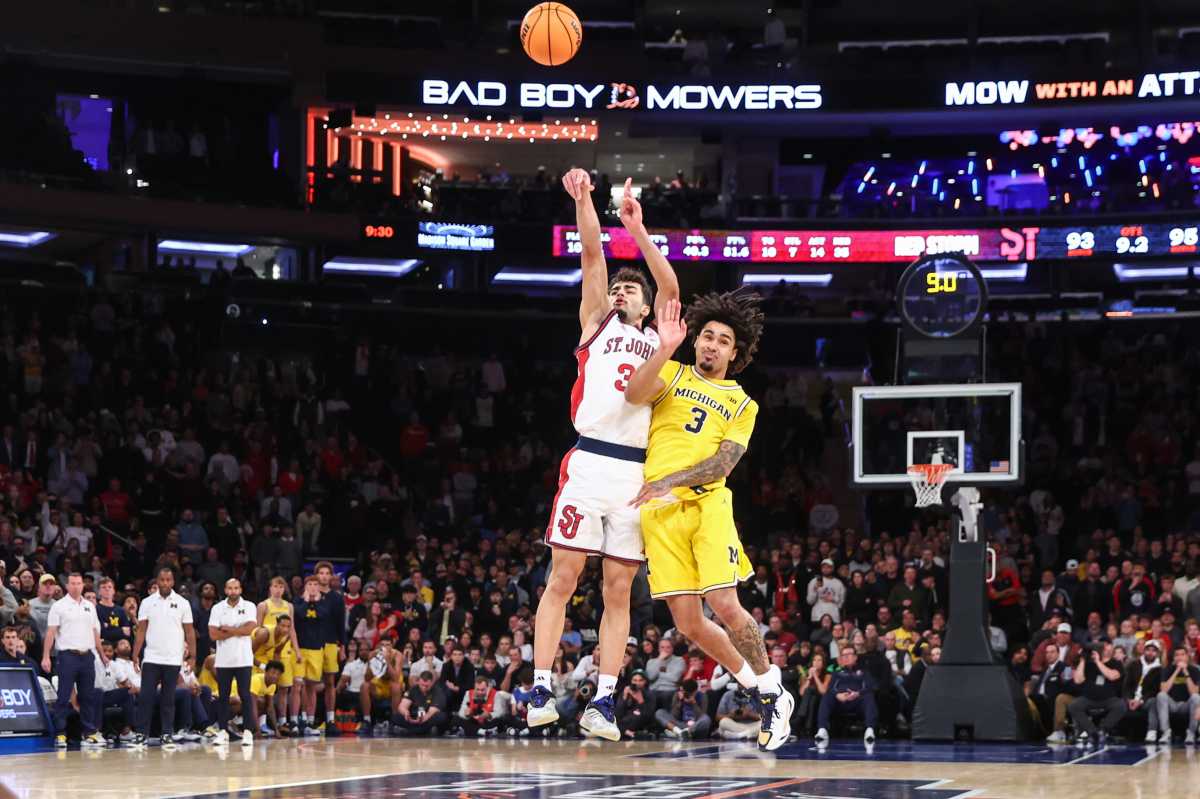 No. 5 St. John's falls short in preseason tune-up to No. 7 Michigan 1 St. John's Michigan Lefteris Liotopoulos