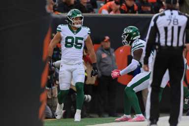 Jets pull off miraculous comeback to stun Bengals, nab 1st win of 2025 1 Mason Tyler Jets Bengals game-winning touchdown