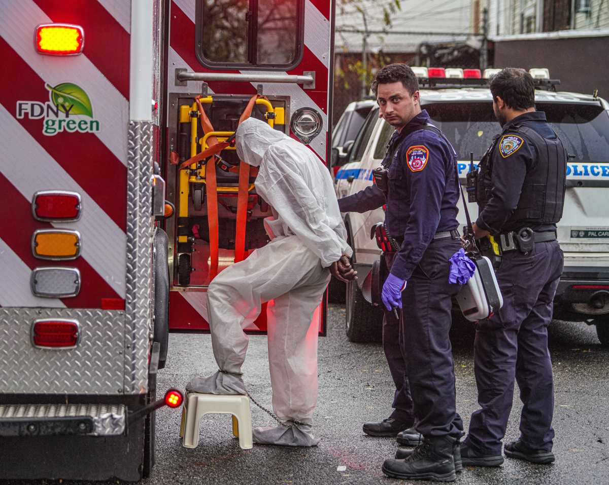 Murder in Brooklyn: Blood-covered man questioned in connection with deadly stabbing 2 suspect in brooklyn murder walked into the back of an ambulance
