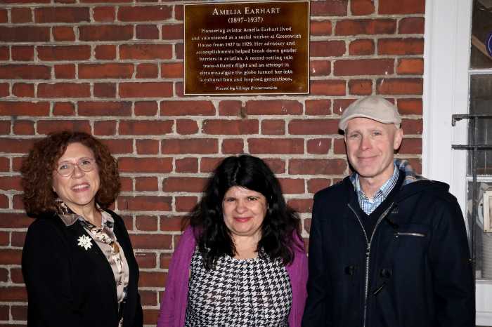 Village Preservation on October 27 unveiled a plaque honoring “pioneer aviator” Amelia Earhart at Greenwich House
