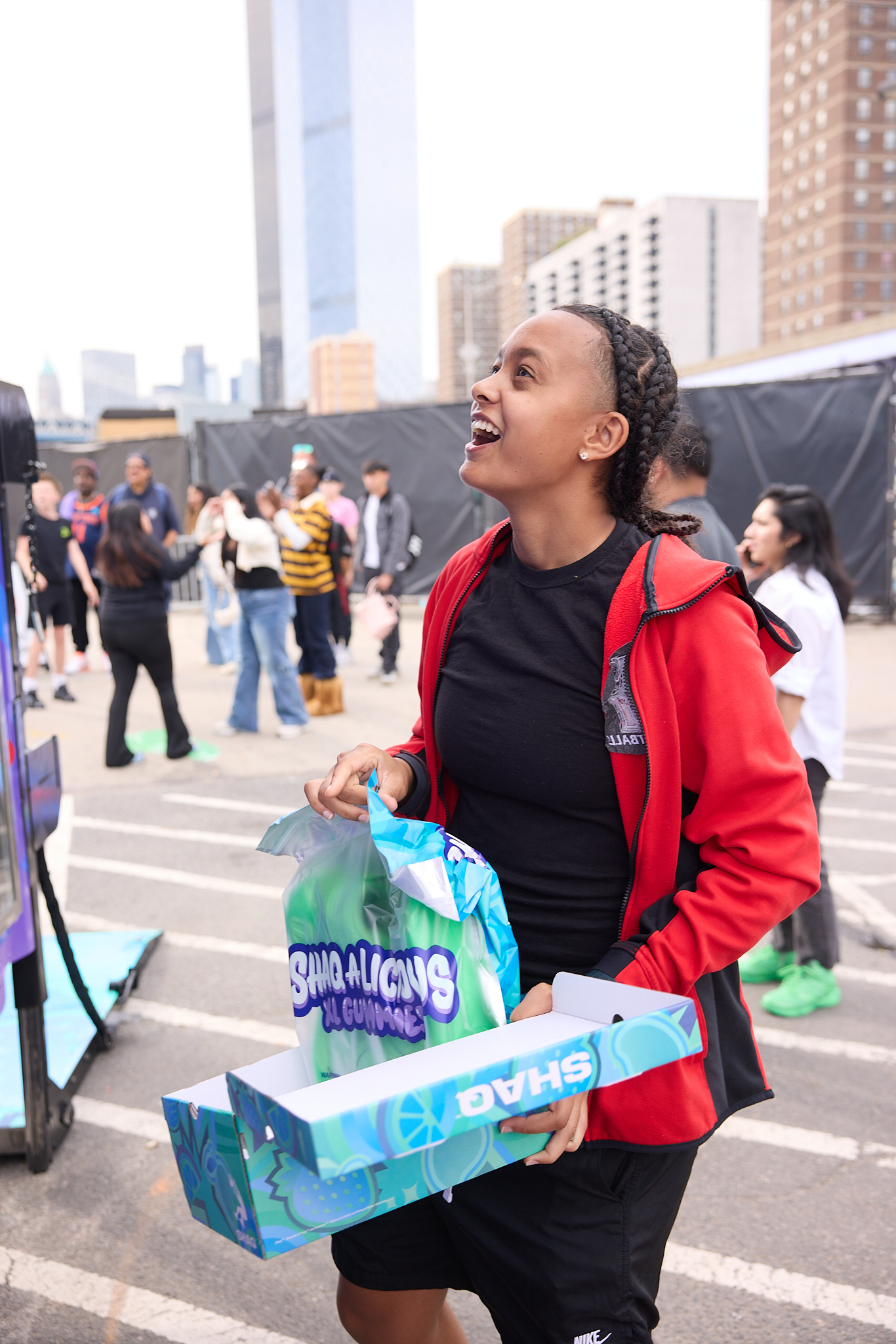 Shaquille O’Neal surprises fans with exclusive sneakers, taking to NYC basketball courts in the Shaq-A-Licious truck 6