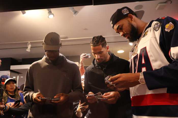 Knicks stars celebrate launch of 2025-26 Topps basketball cards 1 OG Anunoby Josh Hart Karl-Anthony Towns Topps Knicks